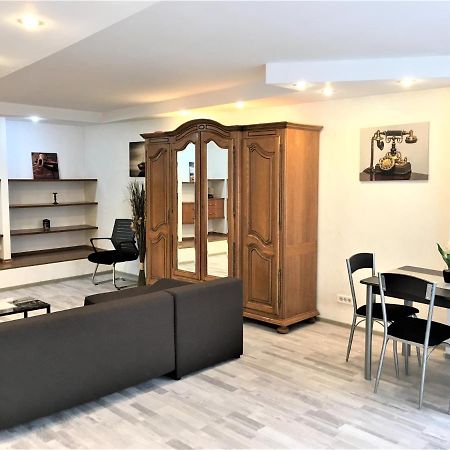 Large Apartment In Ultra-Central Location Braşov Exteriör bild