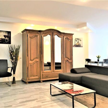 Large Apartment In Ultra-Central Location Braşov Exteriör bild