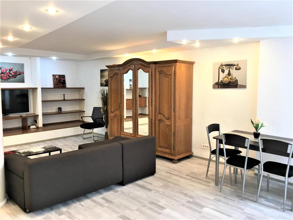 Large Apartment In Ultra-Central Location Braşov Exteriör bild