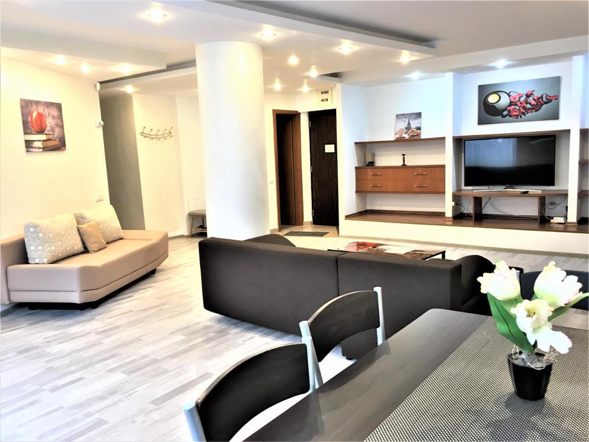 Large Apartment In Ultra-Central Location Braşov Exteriör bild