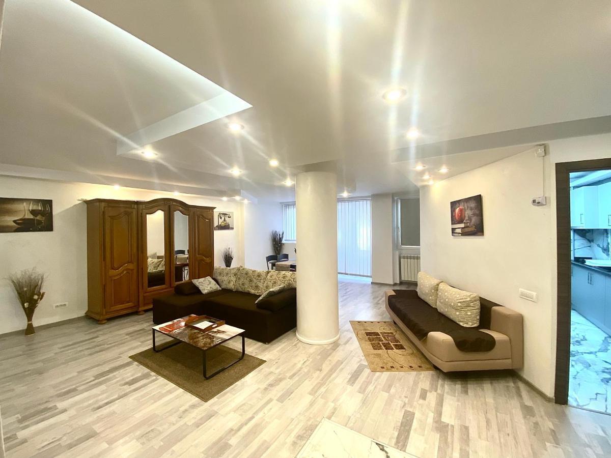 Large Apartment In Ultra-Central Location Braşov Exteriör bild